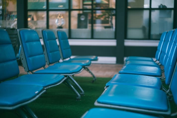 dormire in aeroporto