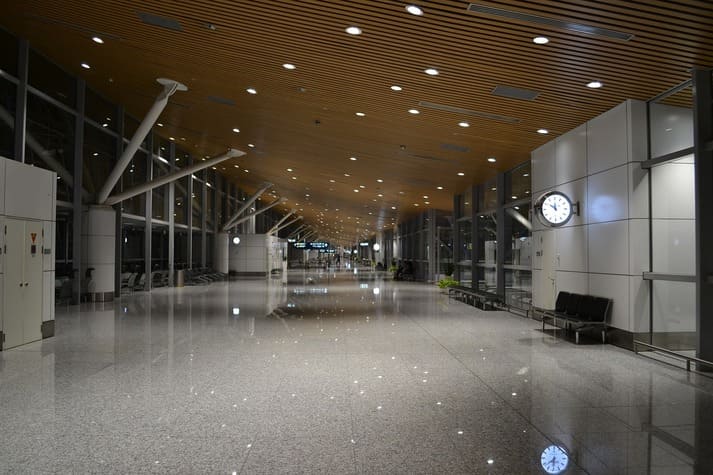 come dormire in aeroporto